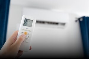 Leia mais sobre o artigo Seu Ar-Condicionado Puxa Muita Energia? Inmetro e Procel Revelam Segredos para Economizar